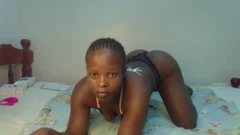Snapshot of prettymelly_ chatting on May 4, 11:06 am Melly online show from May 4, 11:06 am