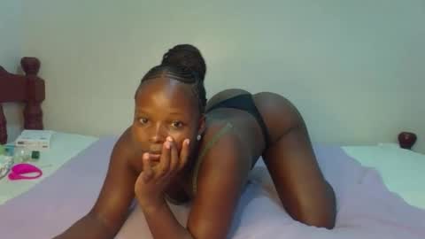 Snapshot of prettymelly_ chatting on June 1, 5:36 pm Melly online show from June 1, 5:36 pm