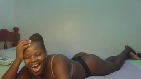 Snapshot of prettymelly_ chatting on June 21, 6:10 pm Melly online show from June 21, 6:10 pm