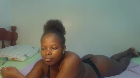 Snapshot of prettymelly_ chatting on June 30, 12:22 am Melly online show from June 30, 12:22 am