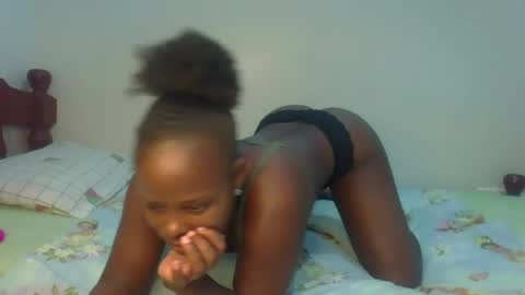 Snapshot of prettymelly_ chatting on July 3, 6:53 am Melly online show from July 3, 6:53 am