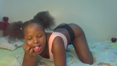 Snapshot of prettymelly_ chatting on July 12, 12:01 am Melly online show from July 12, 12:01 am