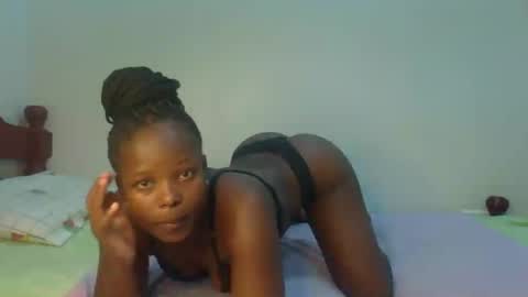 Snapshot of prettymelly_ chatting on July 18, 12:15 am Melly online show from July 18, 12:15 am