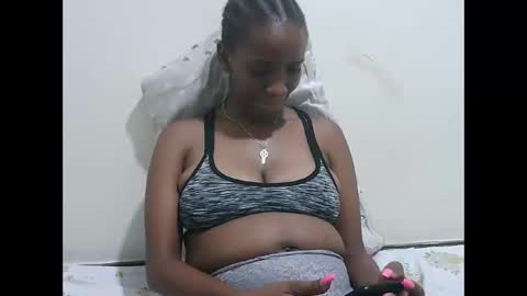 Snapshot of prettynana2 chatting on December 17, 12:27 am nana online show from December 17, 12:27 am