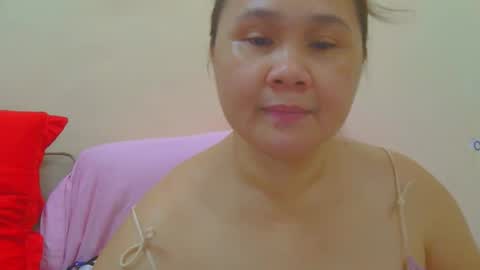 Snapshot of prettynhing chatting on May 10, 2:28 am Nhing online show from May 10, 2:28 am