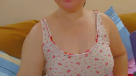 Snapshot of prettynhing chatting on May 16, 6:21 am Nhing online show from May 16, 6:21 am