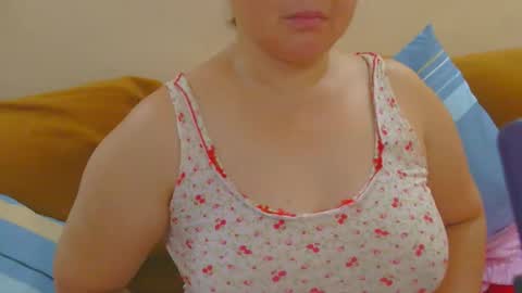 Snapshot of prettynhing chatting on May 16, 6:32 am Nhing online show from May 16, 6:32 am