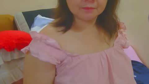 Snapshot of prettynhing chatting on May 24, 2:44 pm Nhing online show from May 24, 2:44 pm