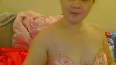 Snapshot of prettynhing chatting on June 5, 1:50 pm Nhing online show from June 5, 1:50 pm