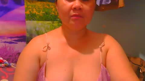 Snapshot of prettynhing chatting on June 7, 3:10 am Nhing online show from June 7, 3:10 am