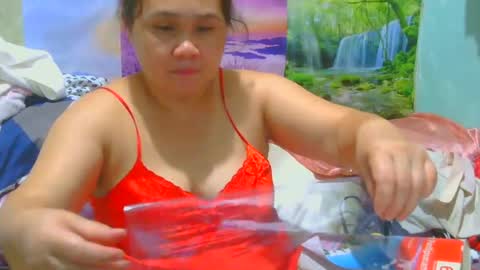 Snapshot of prettynhing chatting on June 14, 12:40 pm Nhing online show from June 14, 12:40 pm