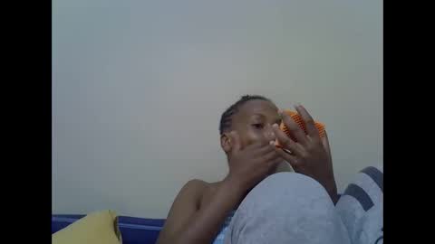 Snapshot of prettyqueenn1 chatting on December 11, 5:48 pm sharon online show from December 11, 5:48 pm