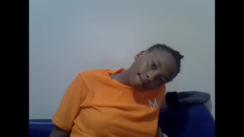 Snapshot of prettyqueenn1 chatting on December 17, 8:01 am sharon online show from December 17, 8:01 am