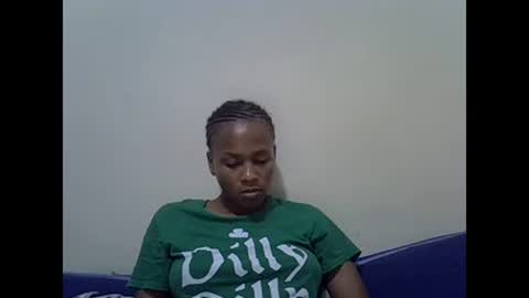 Snapshot of prettyqueenn1 chatting on January 21, 11:02 pm sharon online show from January 21, 11:02 pm