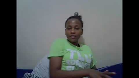 Snapshot of prettyqueenn1 chatting on February 14, 11:21 am sharon online show from February 14, 11:21 am