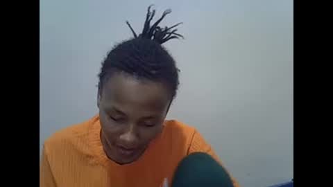 Snapshot of prettyqueenn1 chatting on February 22, 6:52 pm sharon online show from February 22, 6:52 pm