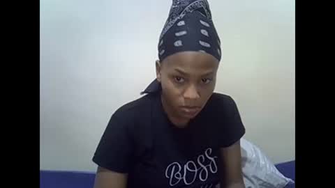 Snapshot of prettyqueenn1 chatting on March 4, 3:11 am sharon online show from March 4, 3:11 am