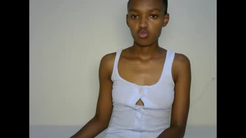 prettyquiny254 online show from September 26, 9:19 pm