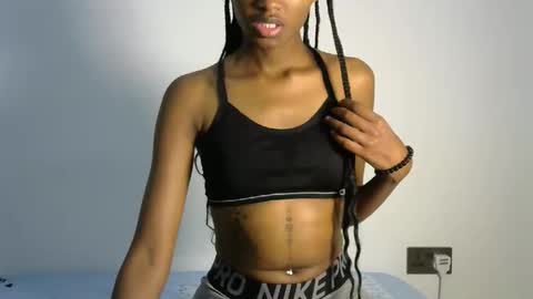prettyquiny254 online show from October 19, 9:37 pm