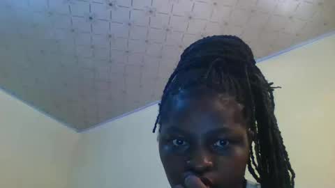 Snapshot of prettyshally chatting on March 8, 9:13 am prettyshally online show from March 8, 9:13 am