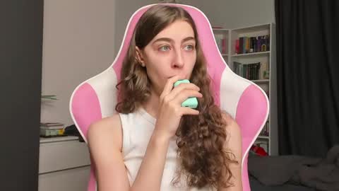 Snapshot of prettysomething chatting on May 21, 6:42 am Sophie next stream will be at Monday i will wait you guys online show from May 21, 6:42 am
