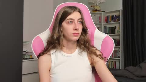Snapshot of prettysomething chatting on June 4, 8:31 am Sophie next stream will be at Monday i will wait you guys online show from June 4, 8:31 am