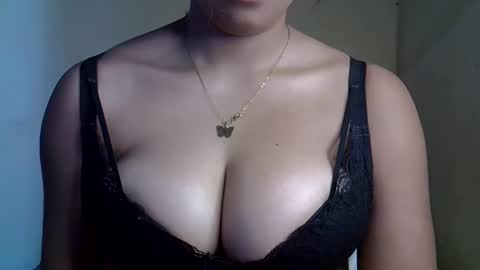 Snapshot of prettyy01 chatting on June 5, 7:36 am prettyy01 online show from June 5, 7:36 am