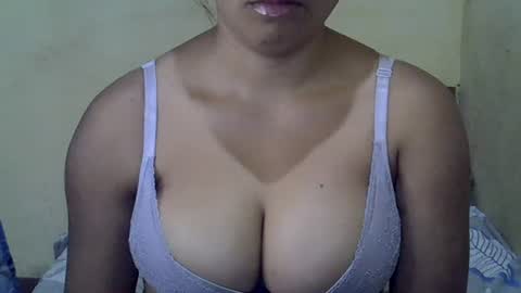 prettyy01 online show from August 3, 9:04 am