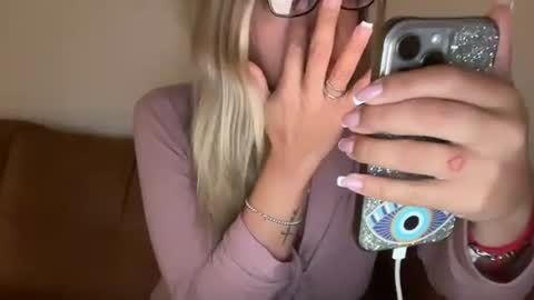 Snapshot of prettyyykittyyy22 chatting on September 21, 8:38 am prettyyykittyyy22 online show from September 21, 8:38 am