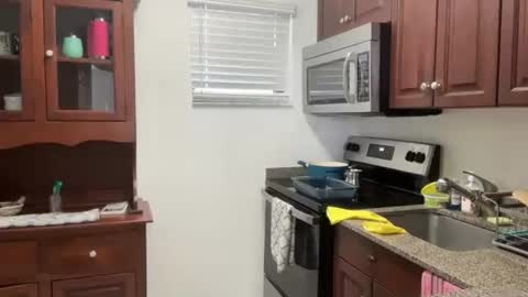 Snapshot of prettyyykittyyy22 chatting on September 30, 6:02 pm prettyyykittyyy22 online show from September 30, 6:02 pm