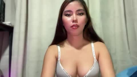 Snapshot of pricelessbeautyxxx chatting on June 1, 4:20 pm TINA online show from June 1, 4:20 pm