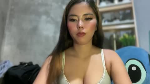 Snapshot of pricelessbeautyxxx chatting on June 10, 6:07 pm TINA online show from June 10, 6:07 pm