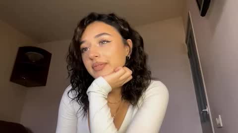 Snapshot of pricillalivsey chatting on December 1, 12:21 pm Sofi online show from December 1, 12:21 pm