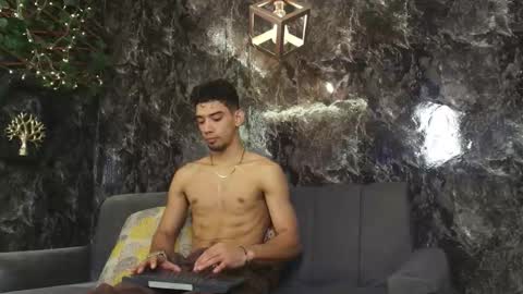 prince_arthur77 online show from November 22, 1:43 pm