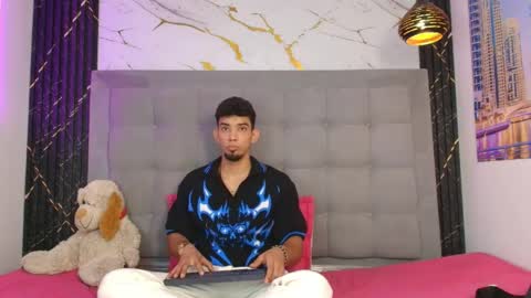 Snapshot of prince_arthur77 chatting on May 3, 1:28 pm prince_arthur77 online show from May 3, 1:28 pm