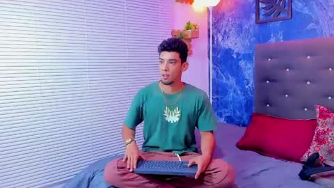 Snapshot of prince_arthur77 chatting on May 14, 2:35 pm prince_arthur77 online show from May 14, 2:35 pm