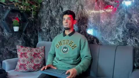 Snapshot of prince_arthur77 chatting on June 3, 1:03 pm prince_arthur77 online show from June 3, 1:03 pm