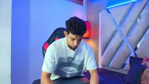 Snapshot of prince_arthur77 chatting on June 16, 2:09 pm prince_arthur77 online show from June 16, 2:09 pm