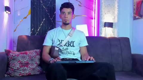 Snapshot of prince_arthur77 chatting on July 5, 4:03 pm prince_arthur77 online show from July 5, 4:03 pm
