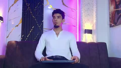 Snapshot of prince_arthur77 chatting on July 24, 1:53 pm prince_arthur77 online show from July 24, 1:53 pm