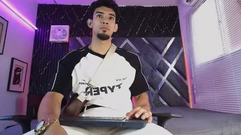 Snapshot of prince_arthur77 chatting on July 31, 2:27 pm prince_arthur77 online show from July 31, 2:27 pm