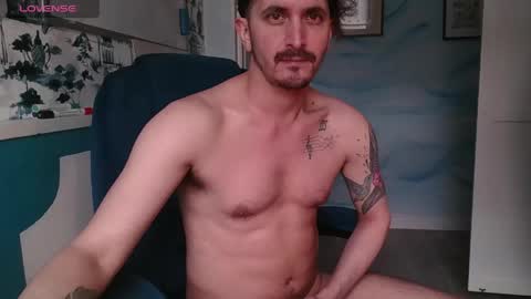Snapshot of prince_raphael chatting on April 21, 12:00 pm Riffraff online show from April 21, 12:00 pm