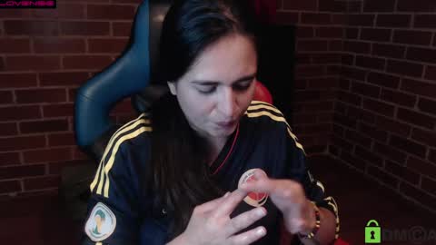 Snapshot of princesa_leia_zathur chatting on June 1, 10:55 pm Leia online show from June 1, 10:55 pm