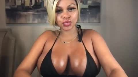 Snapshot of princess1tick chatting on April 12, 9:42 pm princess1tick online show from April 12, 9:42 pm
