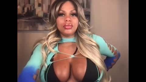 Snapshot of princess1tick chatting on June 4, 1:33 am princess1tick online show from June 4, 1:33 am