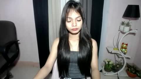Snapshot of princess_luxe chatting on May 18, 2:07 am Cutie Princess online show from May 18, 2:07 am