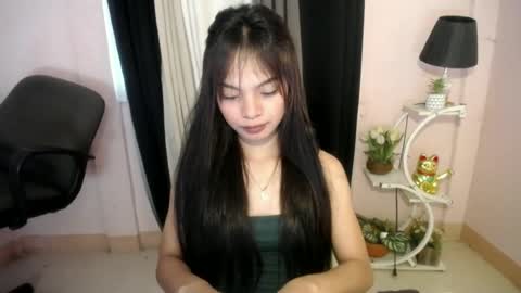 Snapshot of princess_luxe chatting on June 12, 5:50 am Cutie Princess online show from June 12, 5:50 am
