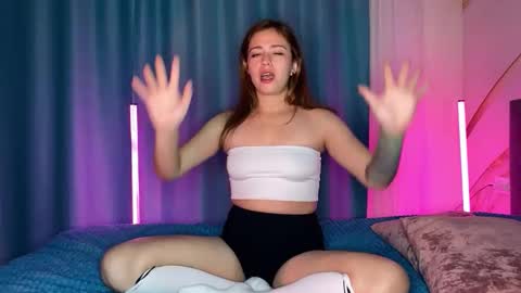 Snapshot of princess_of_attention chatting on November 24, 4:07 pm Erica online show from November 24, 4:07 pm