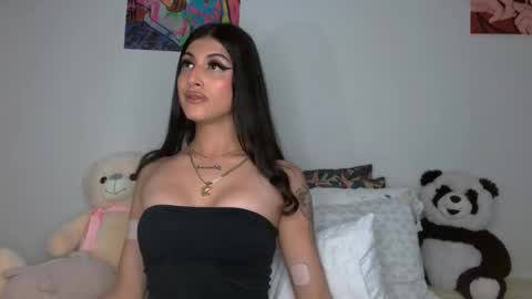 Snapshot of princess_ofyourdreams chatting on October 31, 5:08 am Sophie online show from October 31, 5:08 am