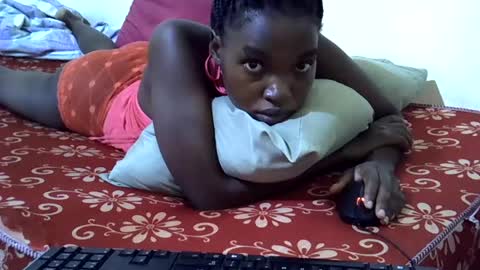 Snapshot of princess_scovia chatting on June 18, 6:46 am princess_scovia online show from June 18, 6:46 am